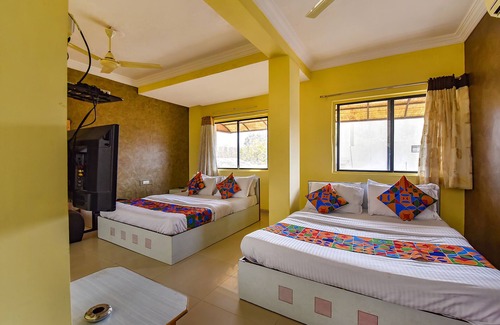 Thaltej Hotel | Fabexpress Vibrant Residency