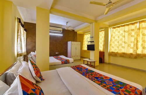 Thaltej Hotel | Fabexpress Vibrant Residency
