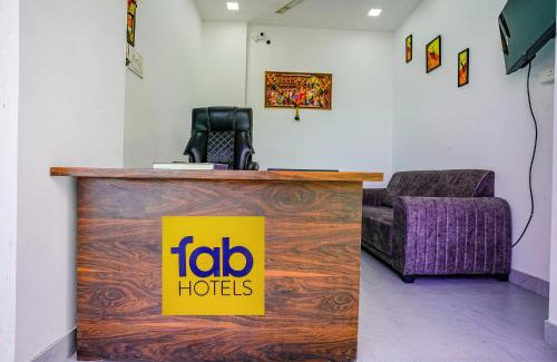 Thergaon Hotel | FabHotel Crystal Inn - Nr Suvarndeep Chowk