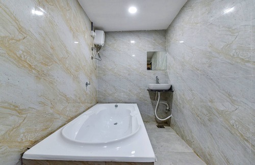 Ahmedabad Hotel | Fabhotel Green Tree