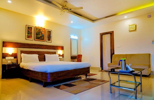 Bhubaneshwar Hotel | FabHotel Kanchan Plaza