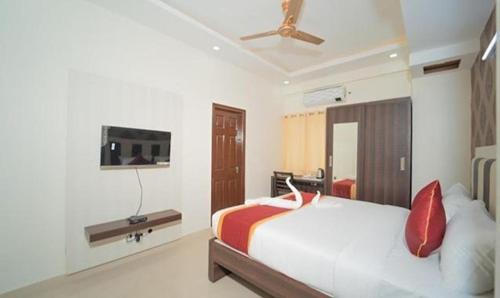 RR Nagar Hotel | FabHotel Panchami Comforts