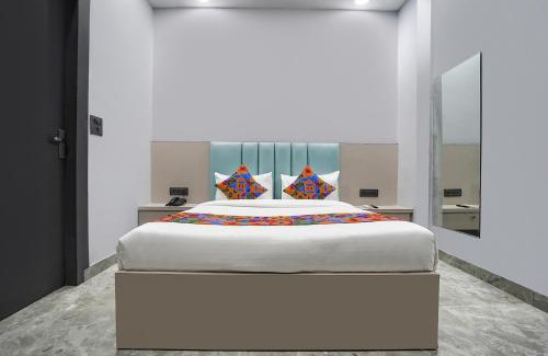 Delhi Hotel | FabHotel The Royal - Near Greater Kailash Metro