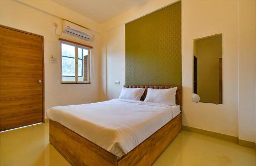 Pimpri - Chinchwad Hotel | FabHotel Tiru Residency