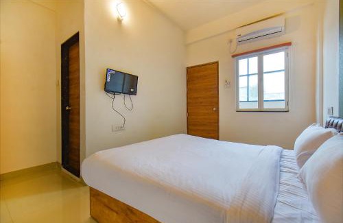 Pimpri - Chinchwad Hotel | FabHotel Tiru Residency