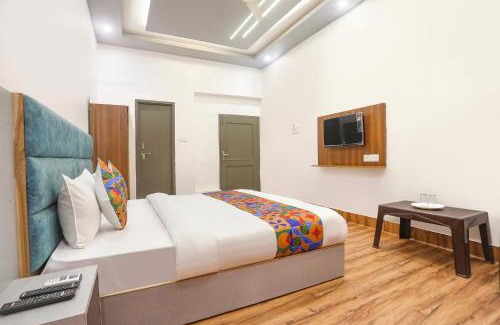Allahabad Hotel | FabHotel Villa The Suites - Nr Prayagraj Junction