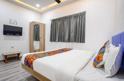 Surat Hotel | Fabhotel Vrundavan