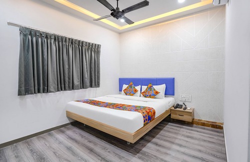 Surat Hotel | Fabhotel Vrundavan