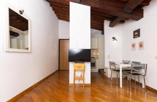 Isolotto Apartment | Fabio's Rustic Flat