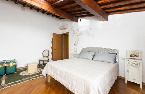 Isolotto Apartment | Fabio's Rustic Flat