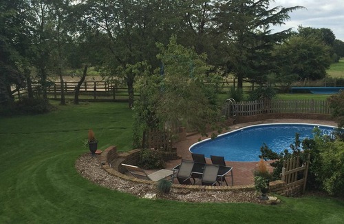 Warfield Apartment | Fabulous 2 bed apartment, near Legoland, Ascot & Lapland UK, a Christmas must!