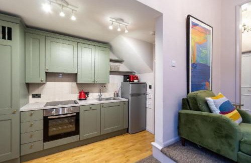 Kensington Apartment | Fabulous 2 Bedroom Apartment by Holland Park