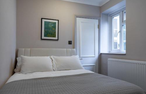 Kensington Apartment | Fabulous 2 Bedroom Apartment by Holland Park