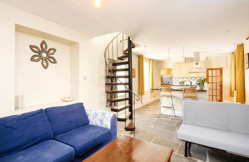 Bristol House | Fabulous 2 bedroom cottage in fantastic Clifton - Simply Check In