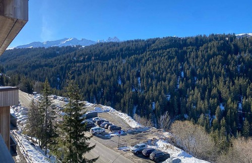 Courchevel Apartment | Fabulous 2 Bedroom Ski In/Out Apartment with West facing balcony