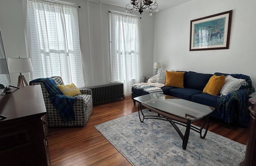 Stockade Historic District Apartment | Fabulous 2-bedroom apartment in fantastic Schenectady NY with WiFi