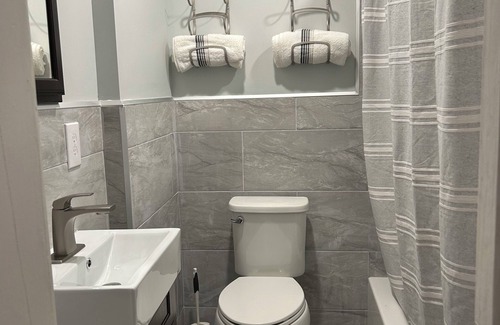 Stockade Historic District Apartment | Fabulous 2-bedroom apartment in fantastic Schenectady NY with WiFi