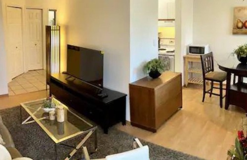 North Central Edmonton Condo | Fabulous 2br near to Royal Alex Hospital and NAIT