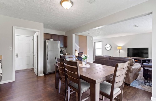 Wayne House | Fabulous 4 Bed/2.5 Bath - Near Speedway, Sleeps 8