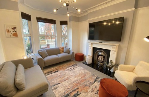 Manchester House | Fabulous 4 Bedroom Home in Manchester