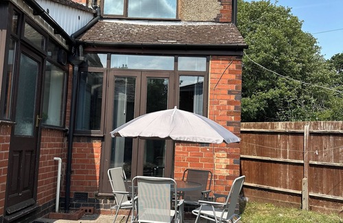 Coventry House | Fabulous 4-bedroom house with WiFi in Coventry