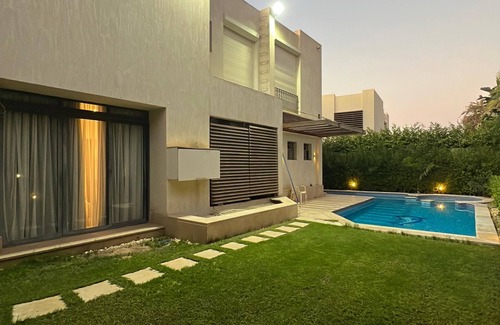 Giza Governorate Villa | Fabulous 5-bedroom villa with AC in Giza Governorate
