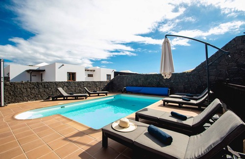 Playa Blanca Villa | Fabulous 6 bed- Luxury Villa - Great location - Great Views - Heated Pool