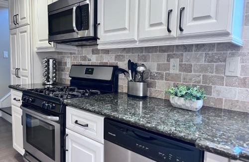 Orange House | Fabulous 6 bedroom (3 master suites), 4 bath pool w/Jacuzzi home
