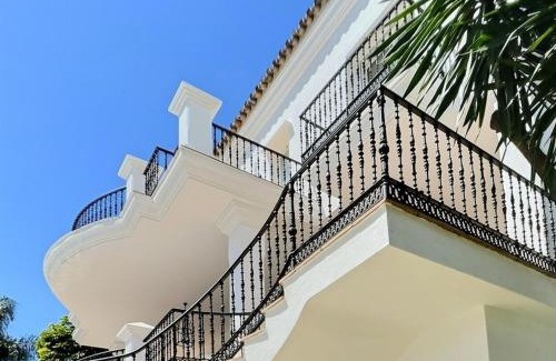 Benahavis Villa | Fabulous 8-bedroom Andalucian family Villa with panoramic vistas of La Concha Marbella