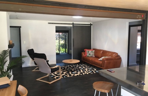 Omanu House | Fabulous bach with large secluded sunny backyard just minutes from beach