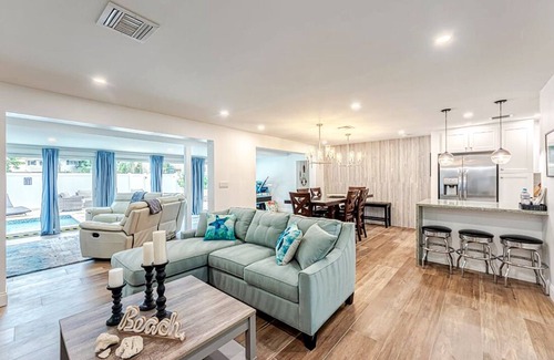 Pompano Beach House | Fabulous Beach House - 1 Block from beach!