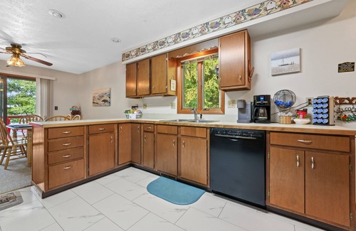 Lake City House | Fabulous Beach House on All Sports Lake Sapphire! Sleeps 12 and Parking for 12!