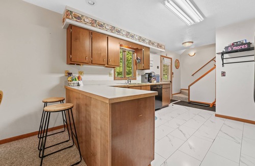 Lake City House | Fabulous Beach House on All Sports Lake Sapphire! Sleeps 12 and Parking for 12!