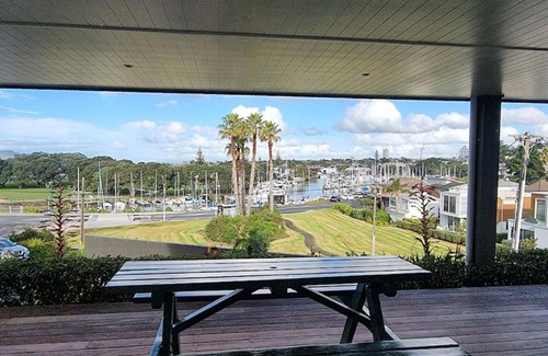 Castor Bay Apartment | Fabulous Castor Bay 1 Bedroom With Views and SkyTV