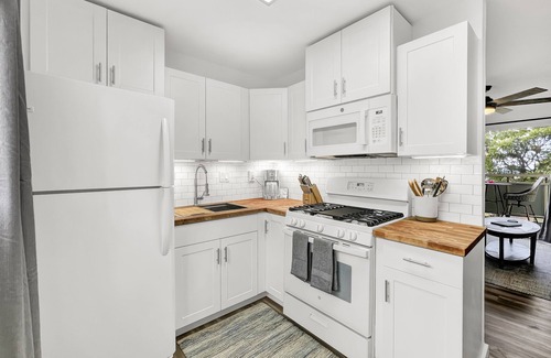 Historic Kailua Village Condo | Fabulous central location! Walk to restaurants, grocery store, and many beaches.