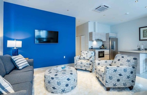 Pietermaai District Apartment | Fabulous Chic Apartment Filled w/Natural Light at Famous Handelskade