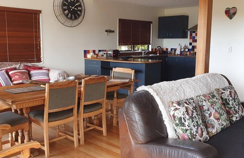 Opua House | Fabulous comfortable 5 Bedroom home away from home