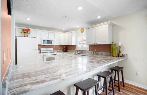 Sabal Chase Villa | Fabulous Courtyard Villa 1 mile to Sumter Landing