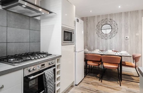Middleton House | Fabulous, Designer House in the Perfect Location