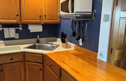 North Truro Condo | Fabulous Fall Find. Book Sept now! —Beautiful breezy beach getaway in N. Truro