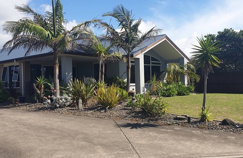 Coastlands House | Fabulous family home just 150 metres to Coastlands Beach