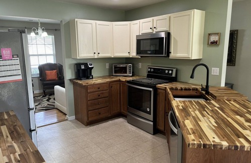 Simpsonville House | Fabulous Five Forks Residence near EVERYTHING!