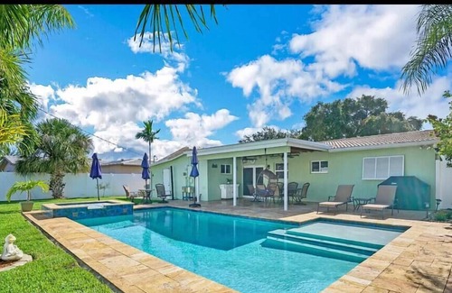 Coral Ridge Isles House | Fabulous Home With Heated Pool & Spa-2 mi to BEACH