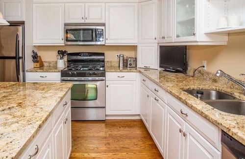 Easton's Point Cottage | Fabulous home, walk to beach, dine outside, large yard,3 bed 2 bath