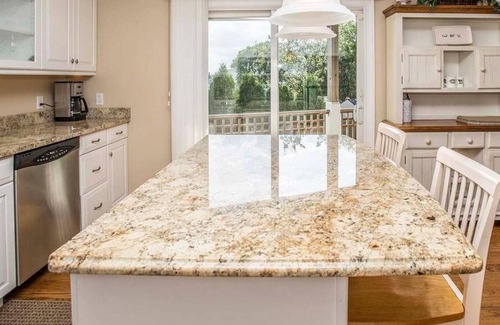 Easton's Point Cottage | Fabulous home, walk to beach, dine outside, large yard,3 bed 2 bath