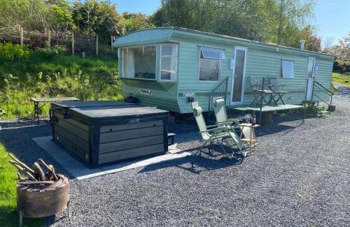 Welshpool Apartment | Fabulous Hot Tub with Views!