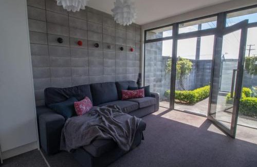 Fitzroy House | Fabulous In Fitzroy - seconds to Fitzroy Beach
