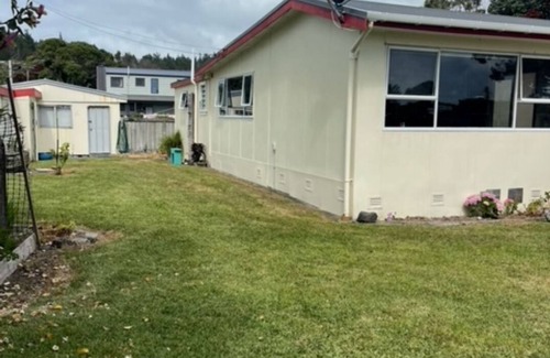 Waipu Cove House | Fabulous Kiwi Bach, steps away to beautiful Waipu Cove beach!