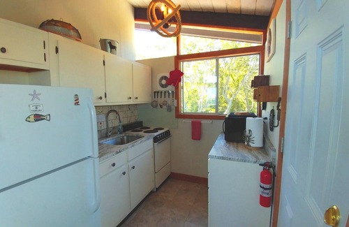Tisbury House | FABULOUS Makonikey OCEANFRONT With Private Beach !Wrap Around Deck, Pets Ok, A/C