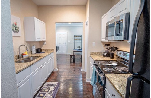 Near East Side Apartment | Fabulous Newly Renovated 2Br1Ba Near Downtown
